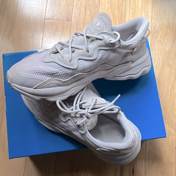 Women’s Ozweego Adidas - Picture 2 of 4